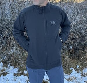 Arc'teryx Allium Insulated Jacket men's black with hands in pockets