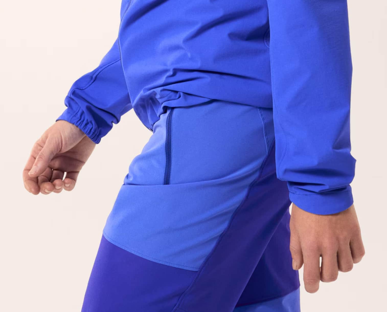 Shaped, elastic cuffs on the women's Arc'teryx Psiphon Hoody