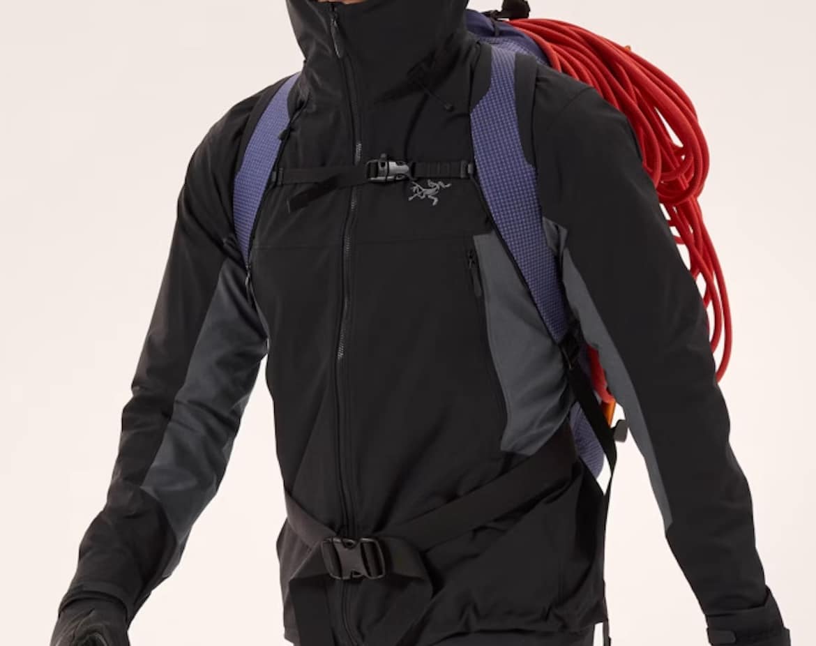 Backpack- and harness-friendly handwarmer pockets on the Arc'teryx Serratus Hoody