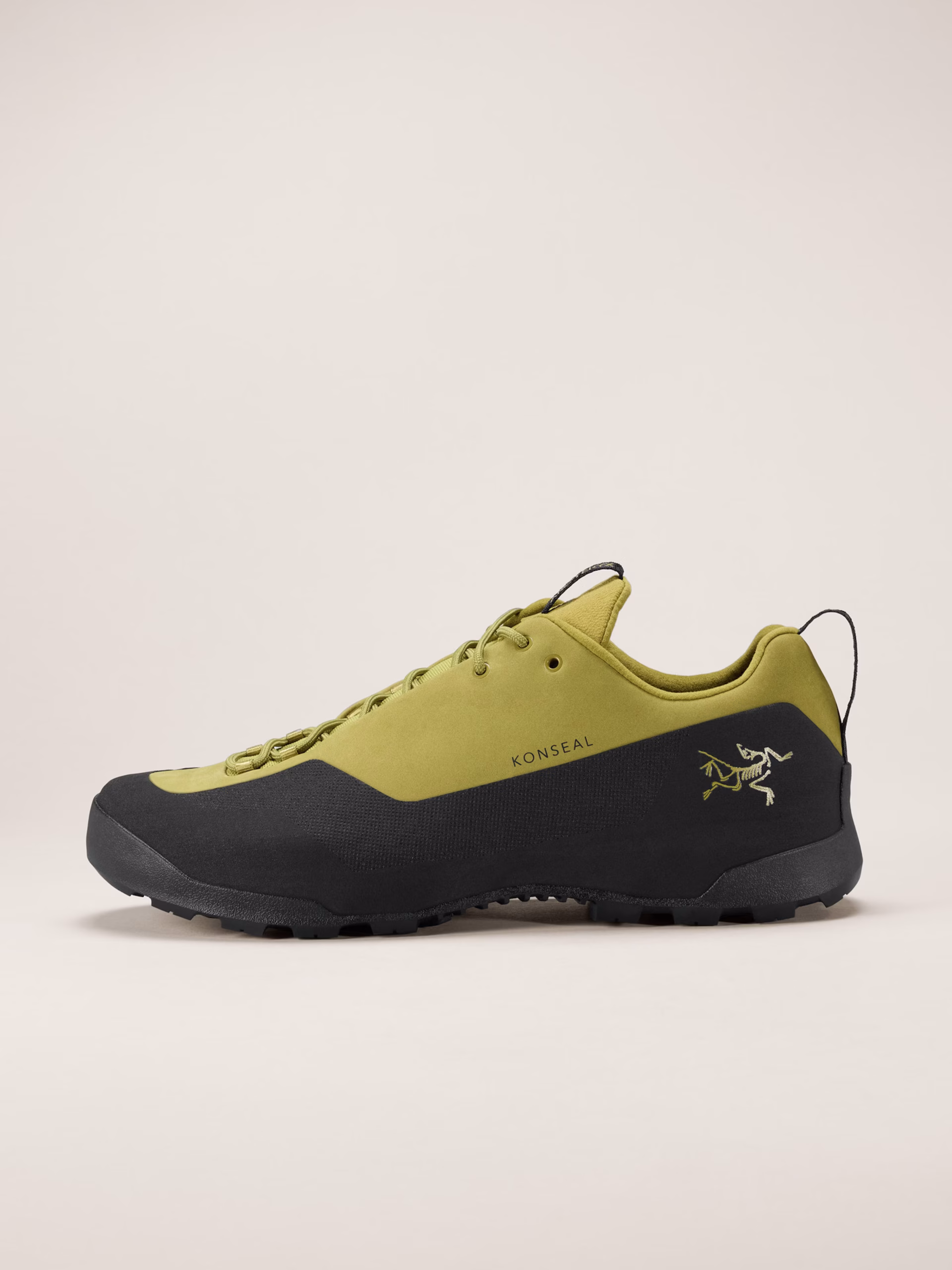 The men's Arc'teryx Konseal shoe in Olive Moss / Black