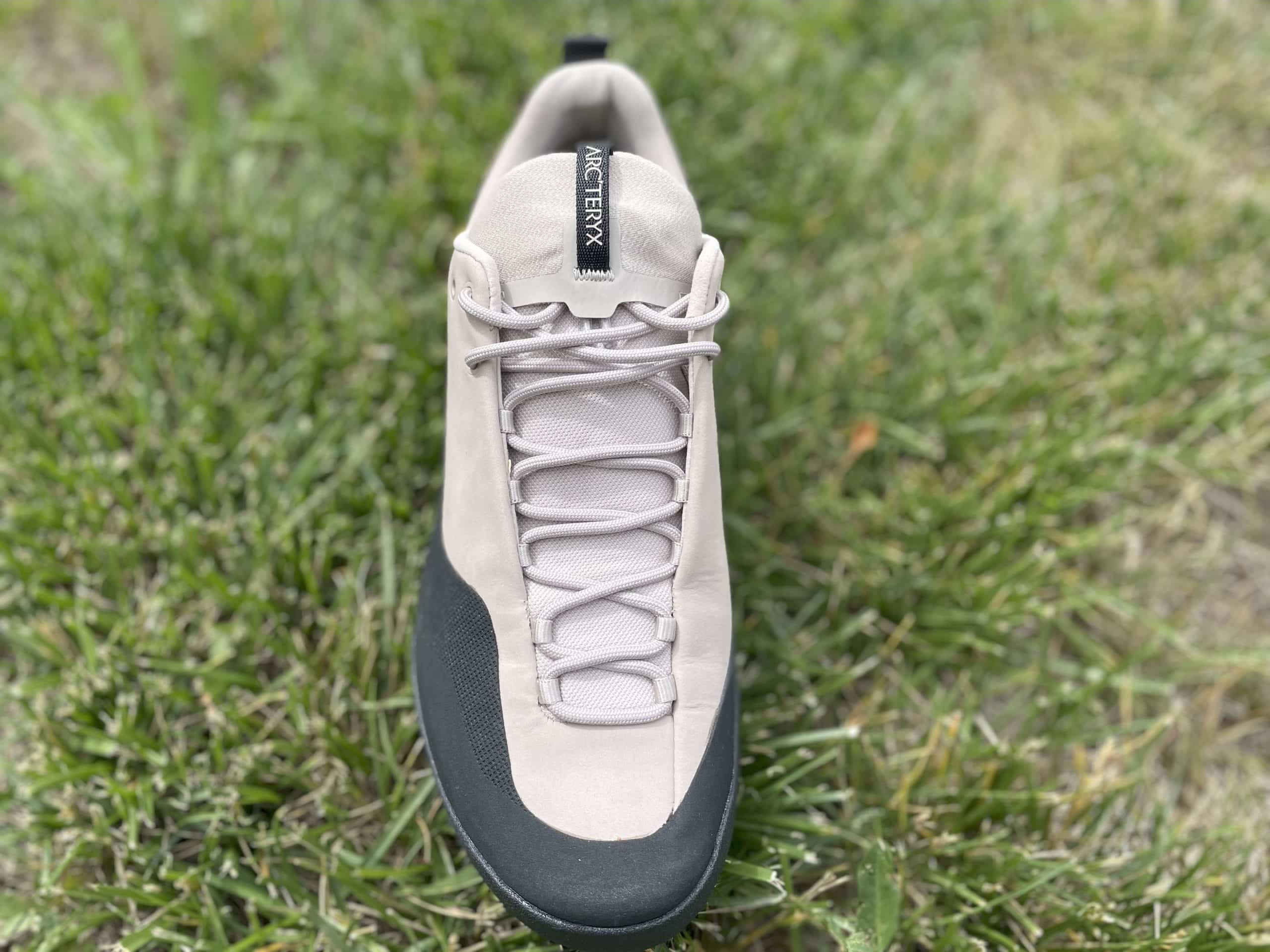 Top-down image of the Arc'teryx women's Konseal shoe.