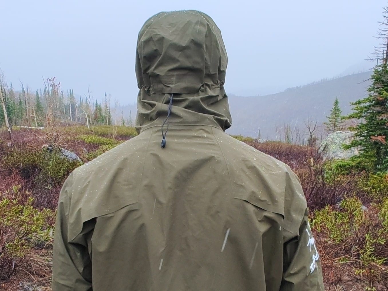 The rear vents on an Arc'teryx Norvan GORE-TEX running jacket.